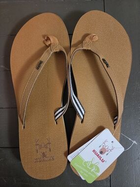 Kualuu Women's Tan Flip-Thong Sandals